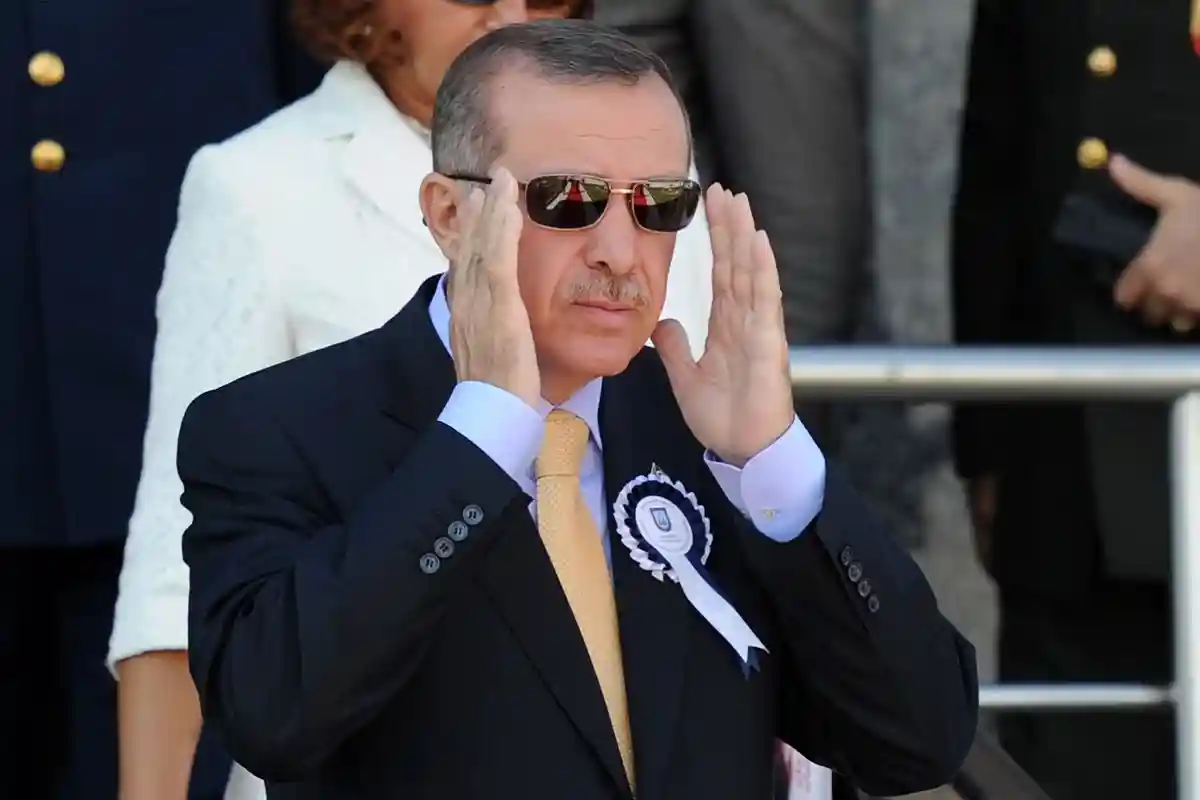 Реджеп Эрдоган подает в суд. Фото: ymphotos / shutterstock.com