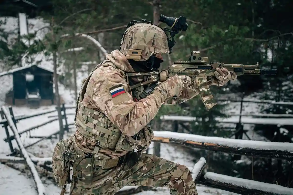 Российский солдат. Фото: DZMITRY SCHAKACHYKHIN / shutterstock.com
