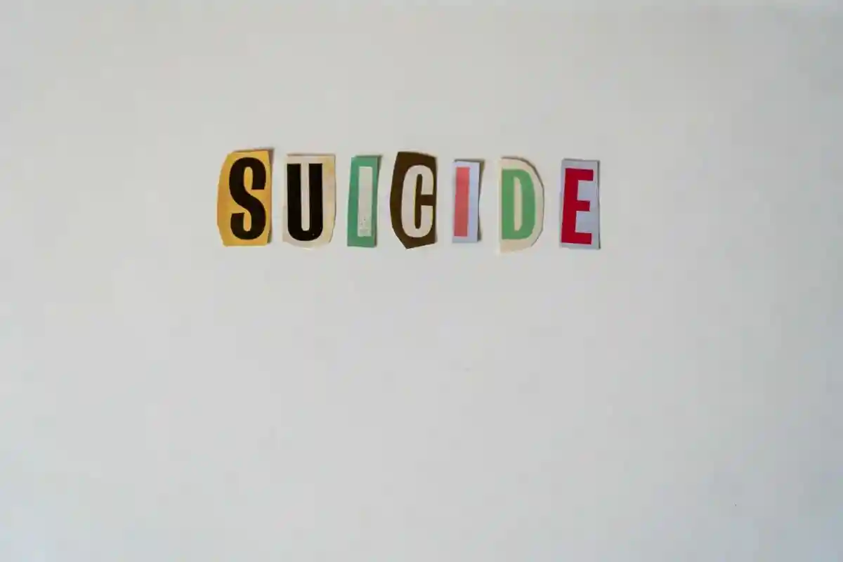 Самоубийство: какие есть признаки и где получить помощь