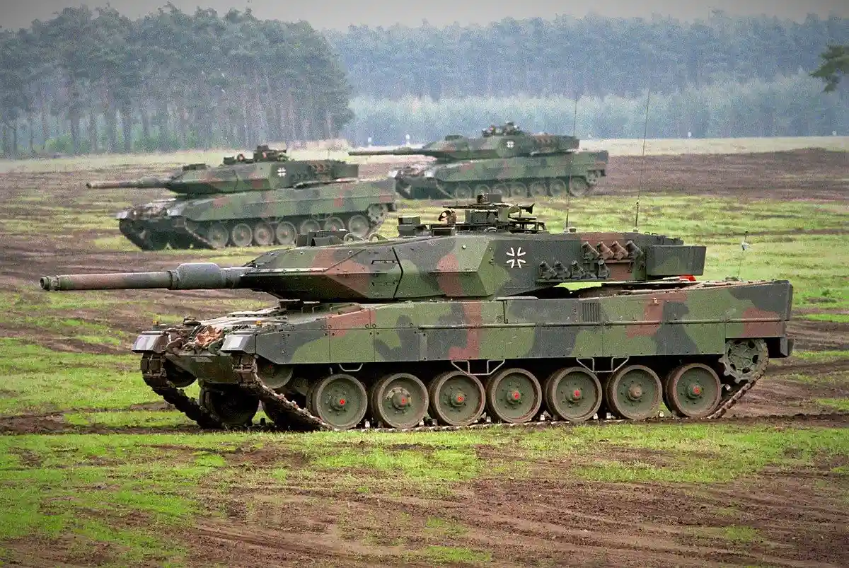 Советник Зеленского Подоляк просит Германию предоставить Украине танки Leopard-2. Фото: wikipedia.org