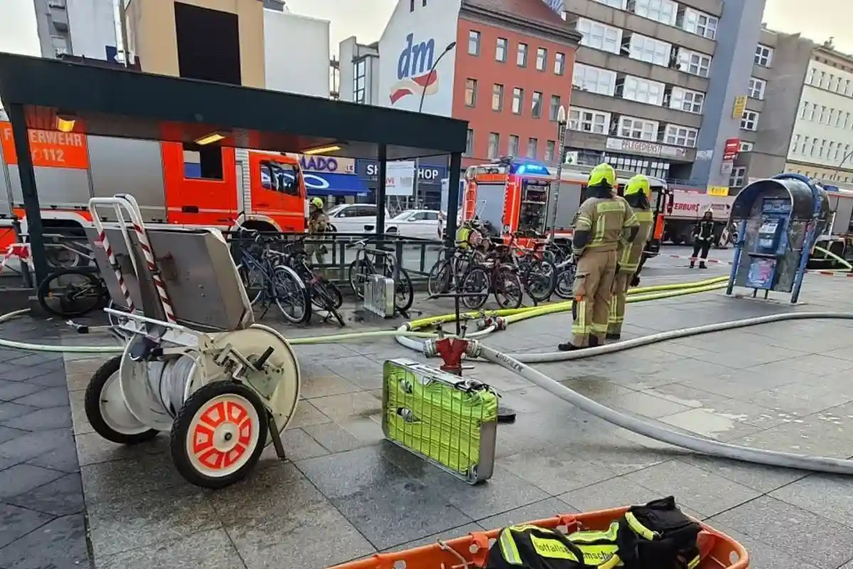 Спасатели потушили пожар в метро Берлина. Фото: Berliner Feuerwehr / twitter.com