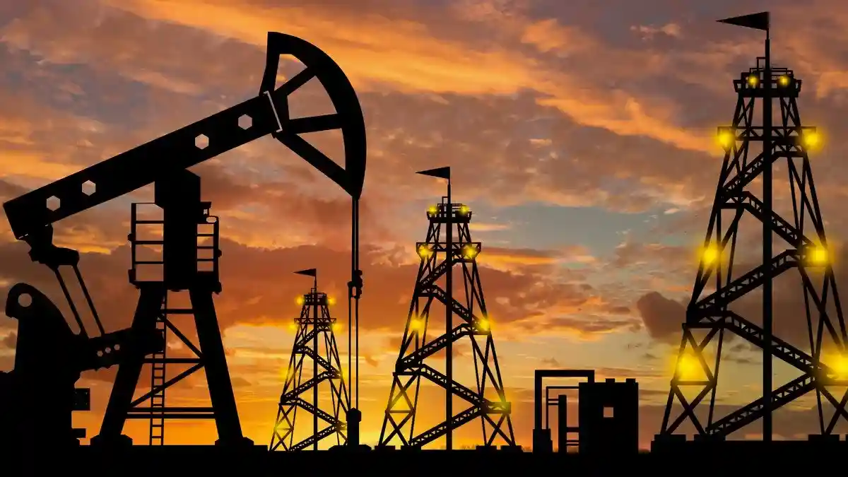 Страны G7 планируют создать механизм для ограничения цен на экспорт российской нефти к 5 декабря. Фото: FOTOGRIN / Shutterstock.com