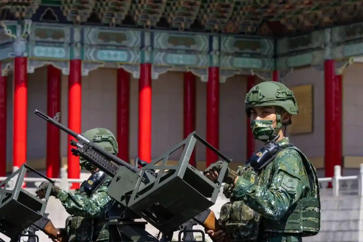 США продадут Тайваню оружие. Фото: JENG BO YUAN / SHATTERSTOCK.COM
