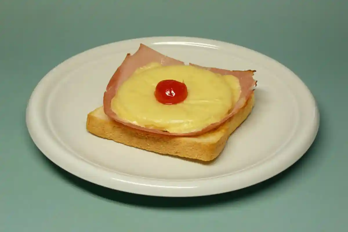 Странная немецкая еда: Гавайский тост. Фото: Rainer Zenz / commons.wikimedia.org
