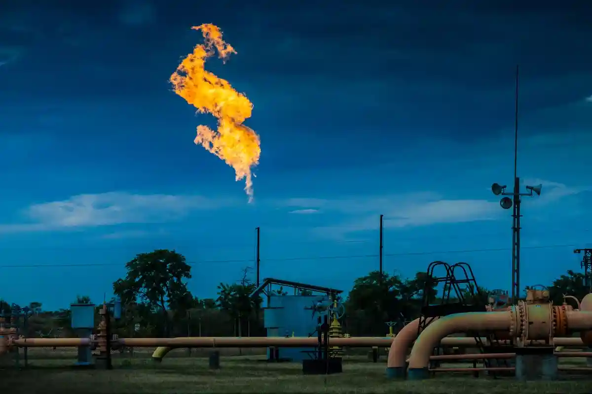 Сжигание попутного газа вреднее, чем предполагалось ранее. Фото: effective stock photos / shutterstock.com