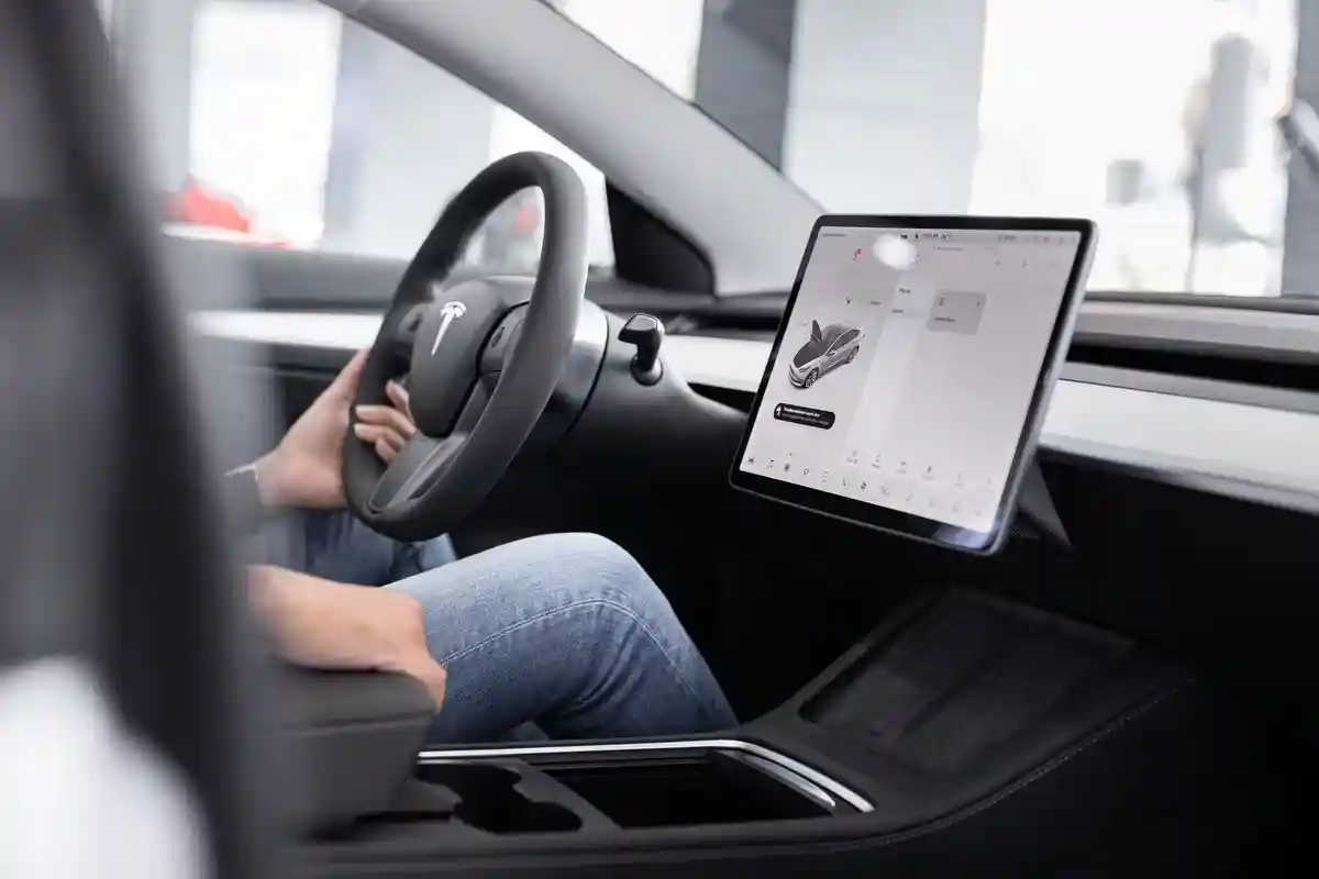 Автопилот Tesla Model Y получил высшую оценку в тестах безопасности. Фото: SCREEN POST / Pexels.com