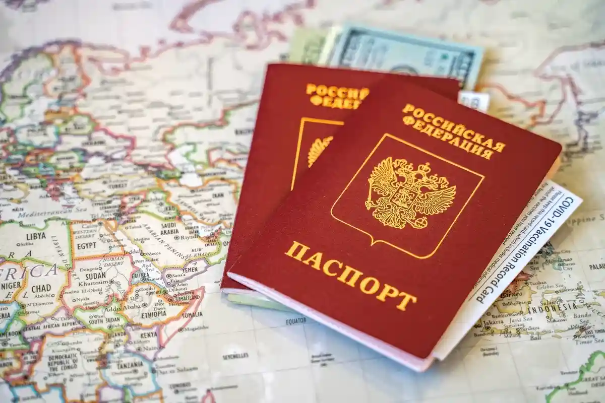 Узбекистан не будет массово депортировать россиян. Фото: Iv-olga / Shutterstock.com
