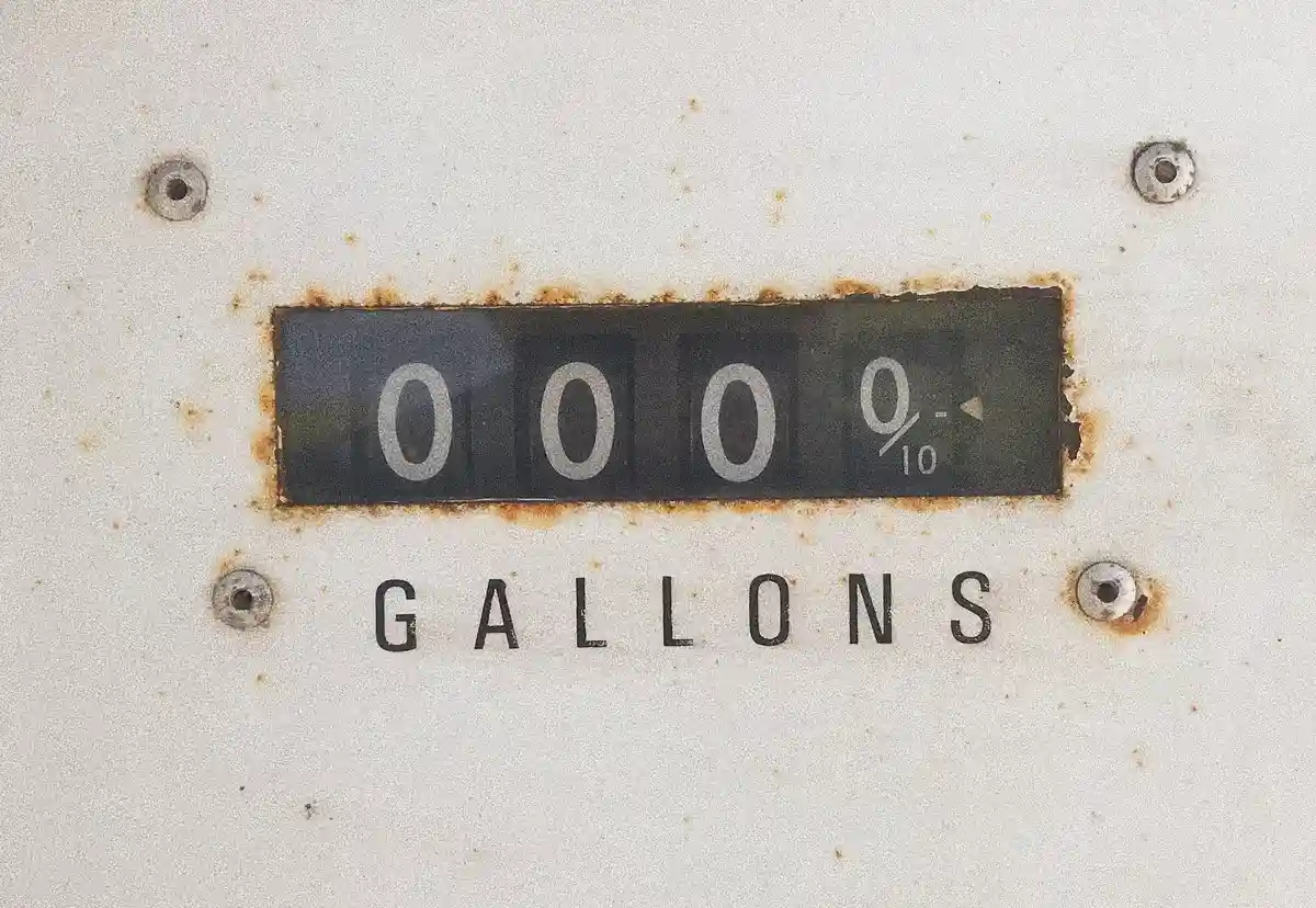 В США подешевел бензин и инфляция прошла пик, но восстановление экономики будет долгим. Фото: Kyle Johnson / unsplash.com