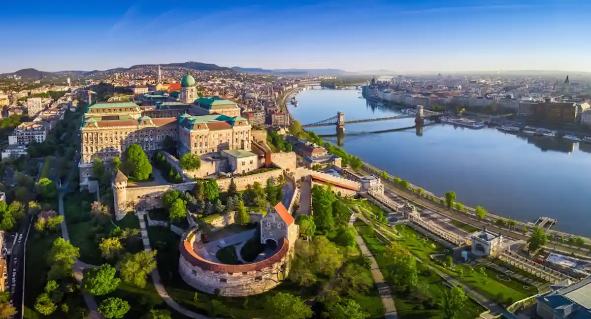 Венгрия готовит антикоррупционный законопроект. Фото: ZGPhotography / Shatterstock