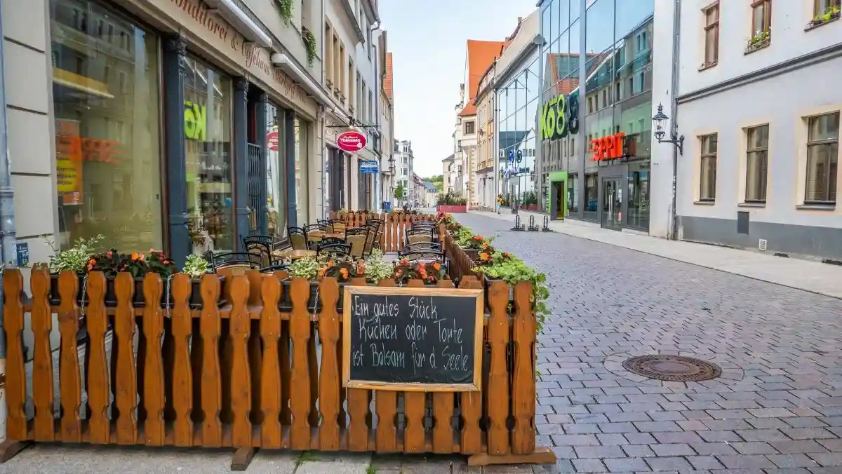 Во Франкфурте продлена работа уличных кафе в 2022 году. Фото: Sangga Rima Roman Selia / Unsplash.com