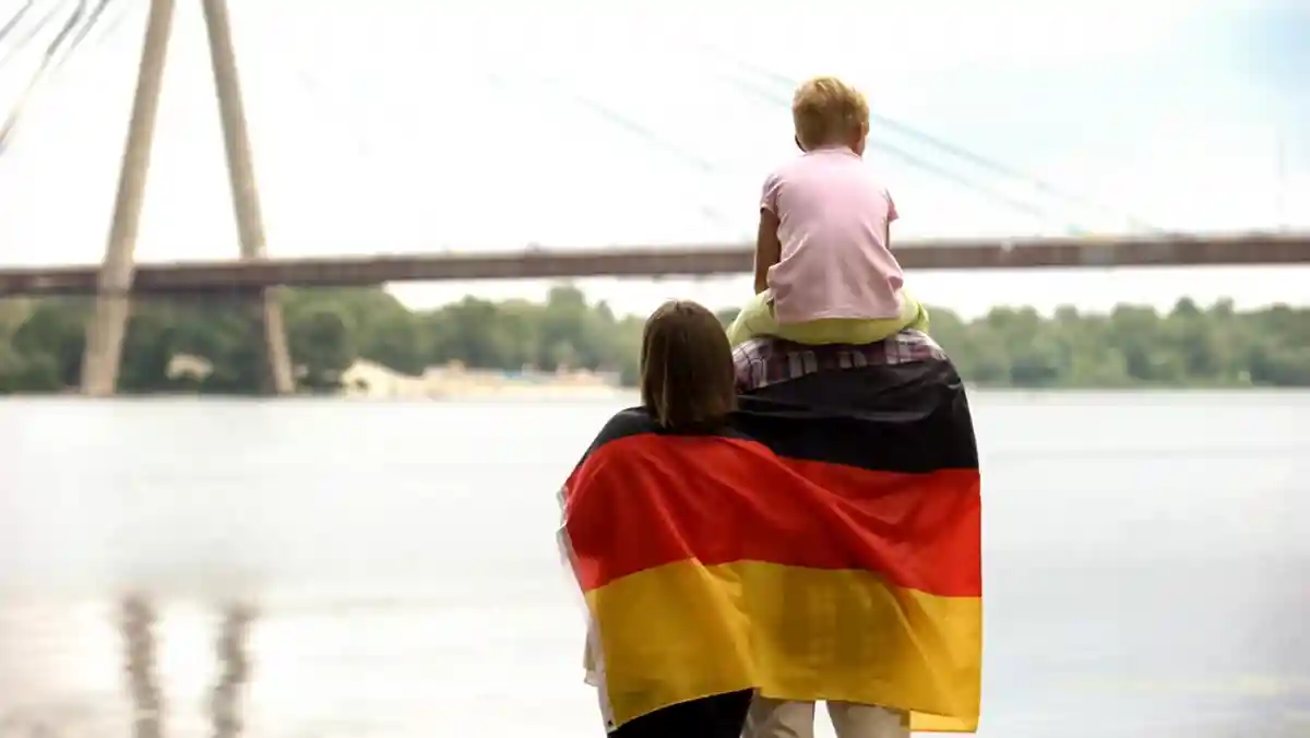 Немецкое гражданство по происхождению: кто имеет право и как получить. Фото: Motortion Films / Shutterstock