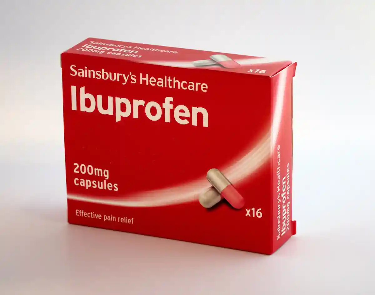 Ибупрофен тоже исчез с полок аптек Германии. Фото: Brett Jordan / Unsplash.com