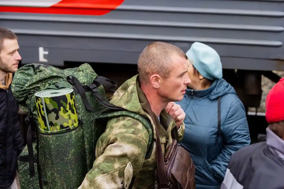 82 тысячи мобилизованных россиян уже в Украине. Фото: Dmitriy Kandinskiy / shutterstock.com