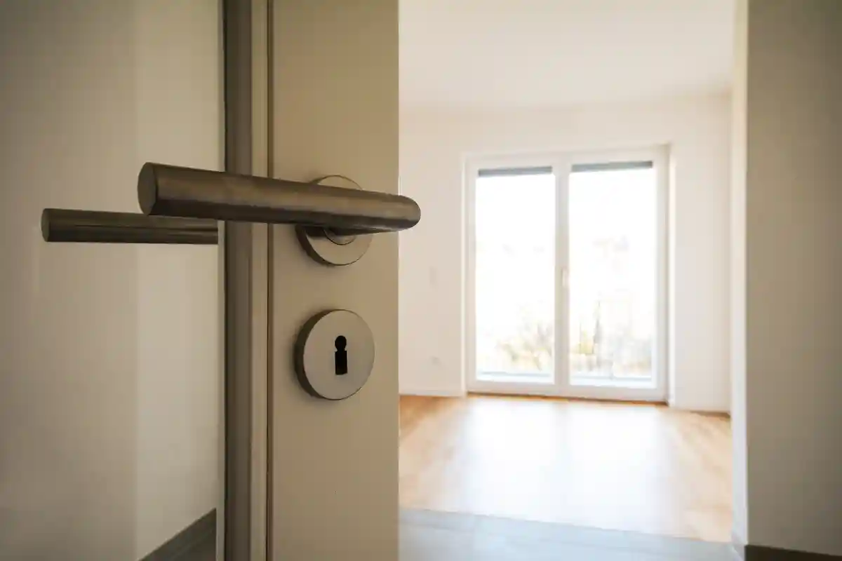 Что должно быть в договоре аренды на квартиру в Германии? Фото: fizkes / Shutterstock.