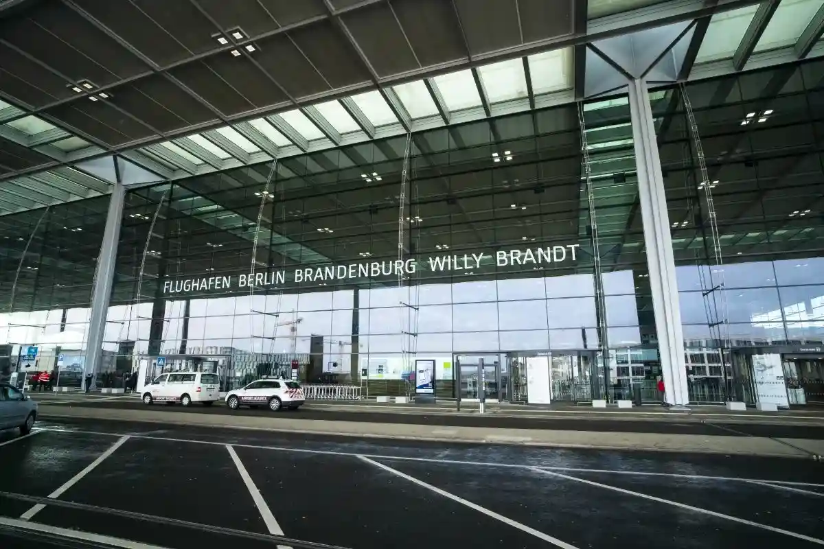 Европейские авиакомпании сокращают предложение в Германии, жалуясь на высокие сборы в аэропортах немецких городов. Фото: 4kclips / shutterstock.com