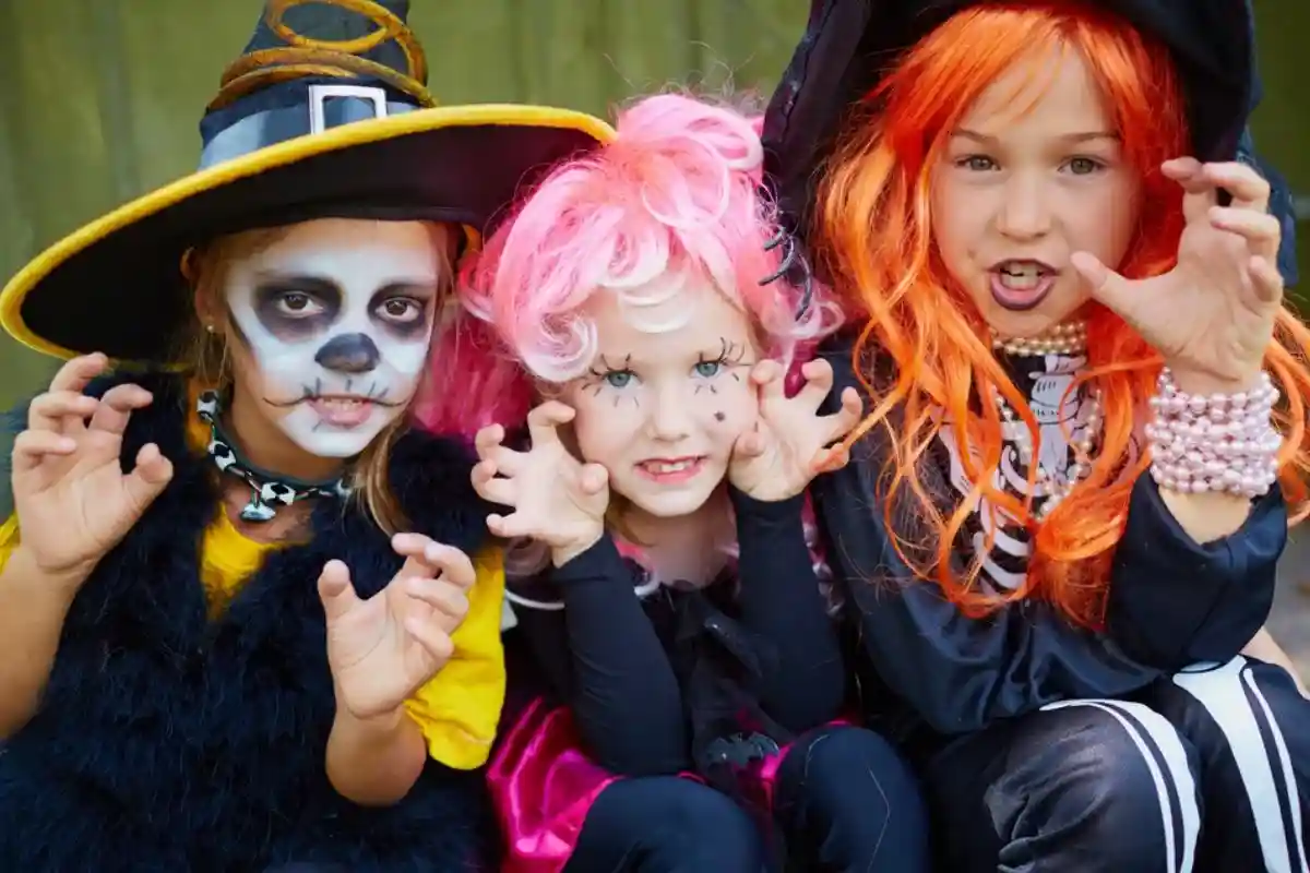Еда, ужастики и даже iPhone: оригинальные детские костюмы на Хэллоуин 2023