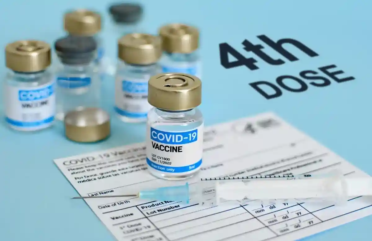 Нужна ли етвертая вакцинация от Covid в Германии людям моложе 60 лет. Фото: Wirestock Creators / Shutterstock