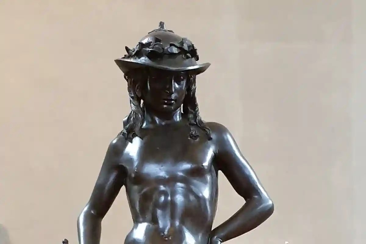 «Давид» Донателло. Мастером были созданы две скульптуры, изображающие библейского героя. Фото: Donatello's David / wikimedia.org