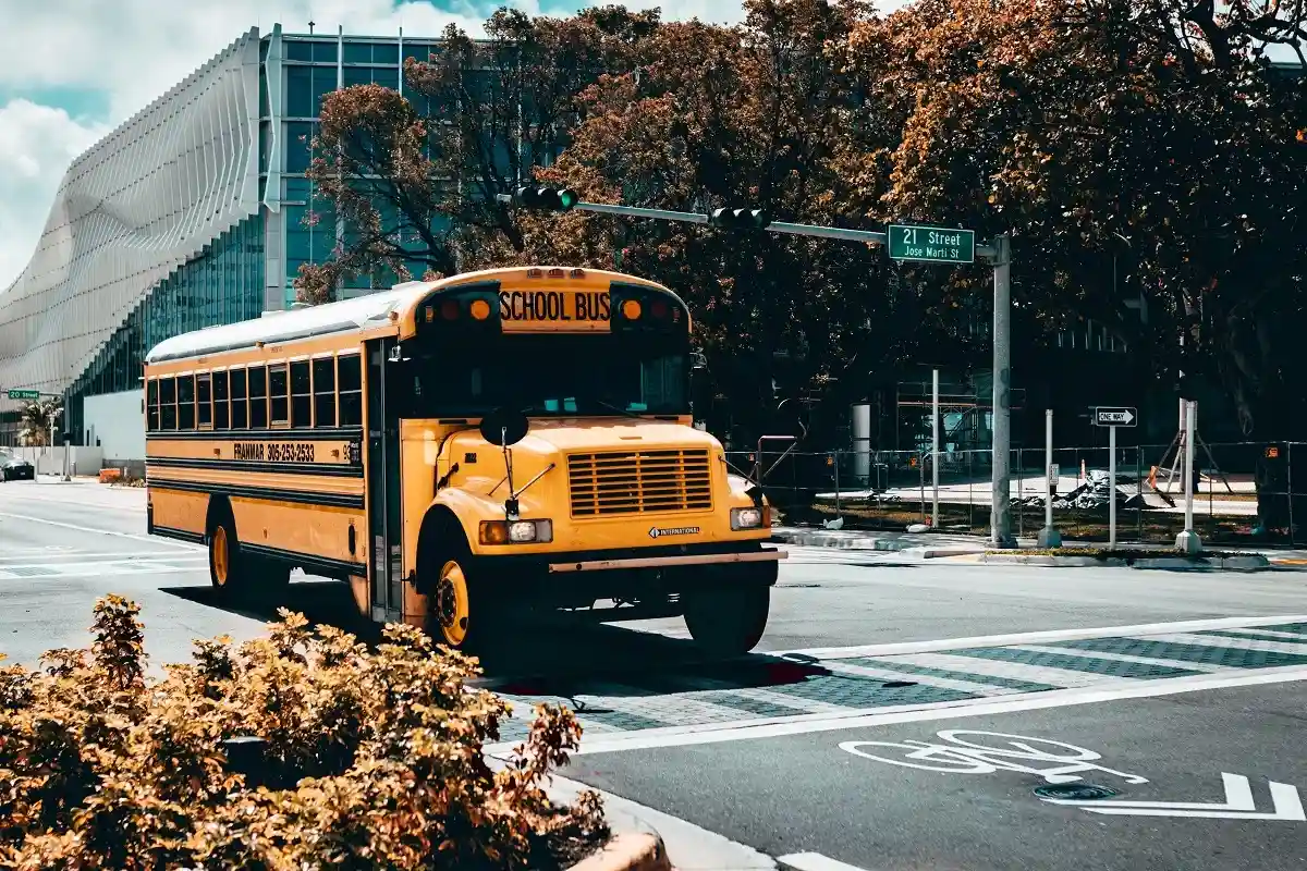 Экологически чистые автобусы появятся в американских школах. Фото: Marcelo Cidrack / unsplash.com