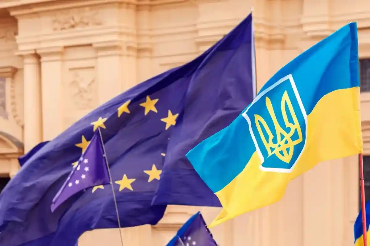 ЕС не покроет все затраты стран-членов союза, которые оказывают военную помощь Украине. Фото: Mariana Serdynska / shutterstock.com