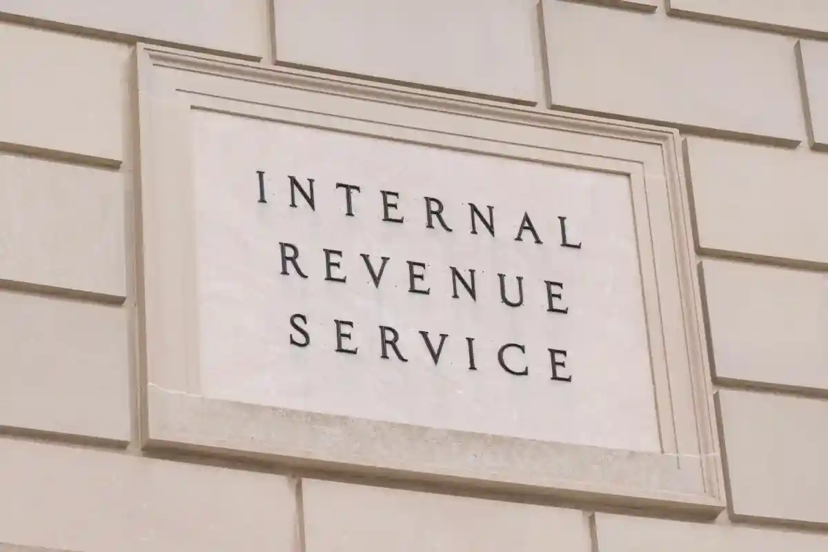IRS наняла 4000 новых сотрудников. Фото: Paul Brady Photography / shutterstock.com