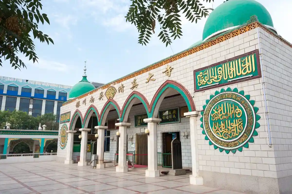 Ислам в Китае под угрозой из-за политики правительства. Мечеть Нангуань до реконструкции. Фото: beibaoke / shutterstock.com
