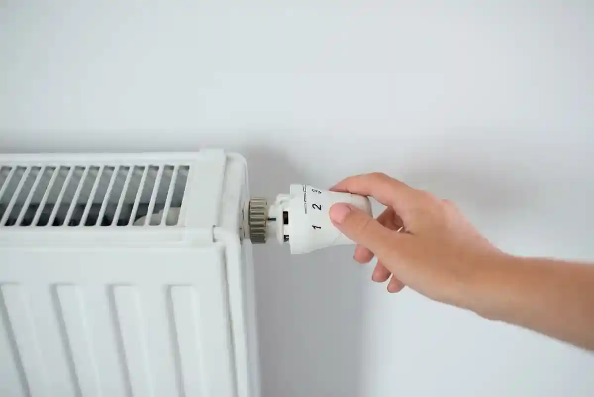 Как настроить отопление с помощью термостата в зависимости от назначения комнаты. Фото: Quisquilia / shutterstock.com