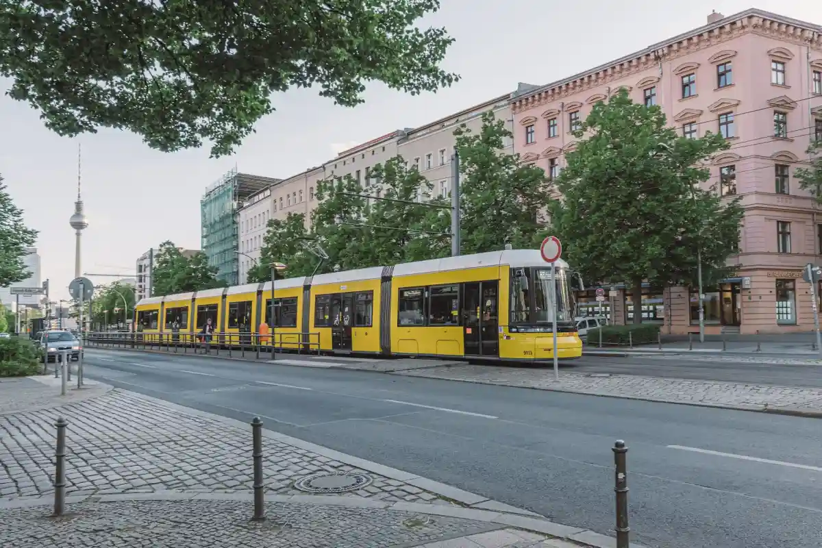 Как будет работать общественный транспорт в случае отключения электроэнергии в Германии. Фото: Fionn Große / Unsplash