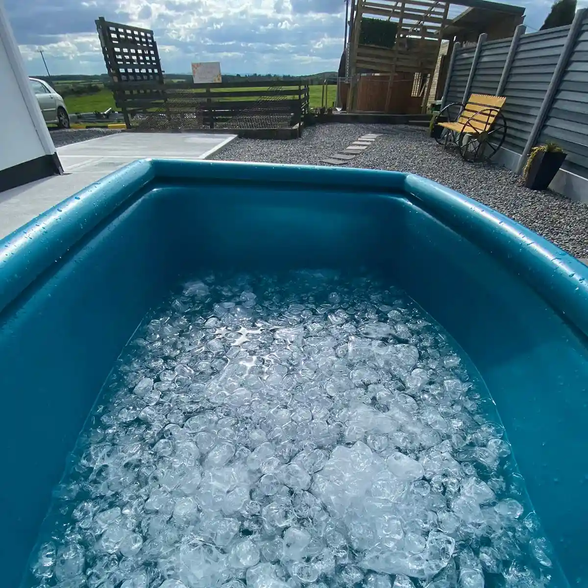 Как сделать ледяную ванну. Фото: twitter.com/estuaryretreat
