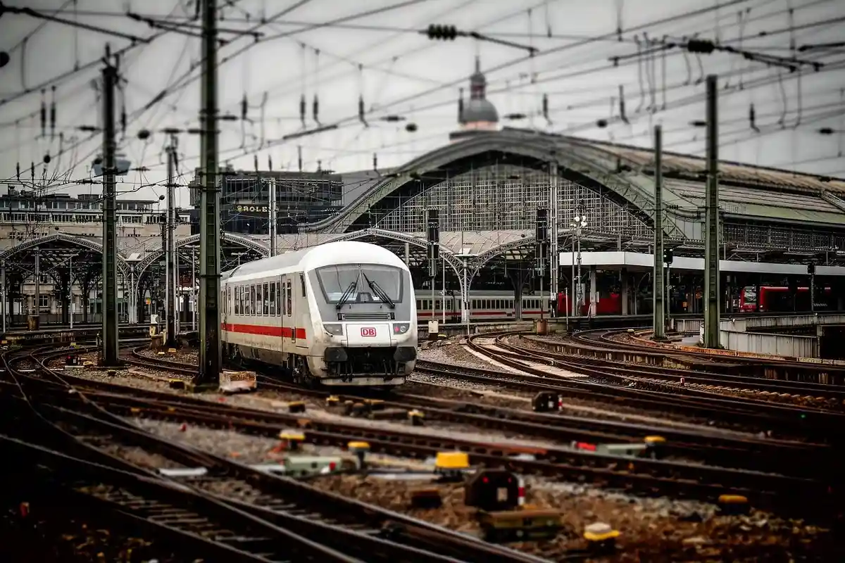 Кельн потратит 8 миллиардов евро. Стоимость возведения железнодорожной сети оценили в 115 миллионов евро. Фото: Didgeman / pixabay.com