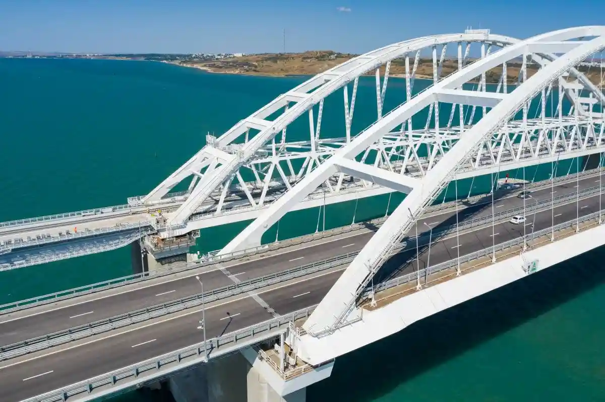 Крымский мост будут ремонтировать. Фото: Budilnikov Yuriy / shutterstock.com