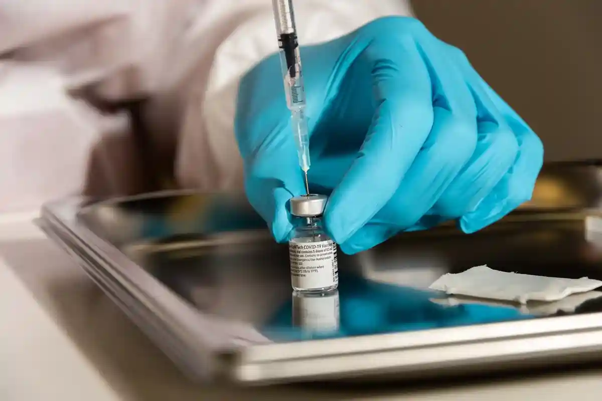Лекарство от рака: связь с вакцинами против коронавируса. Фото: penofoto / Shutterstock
