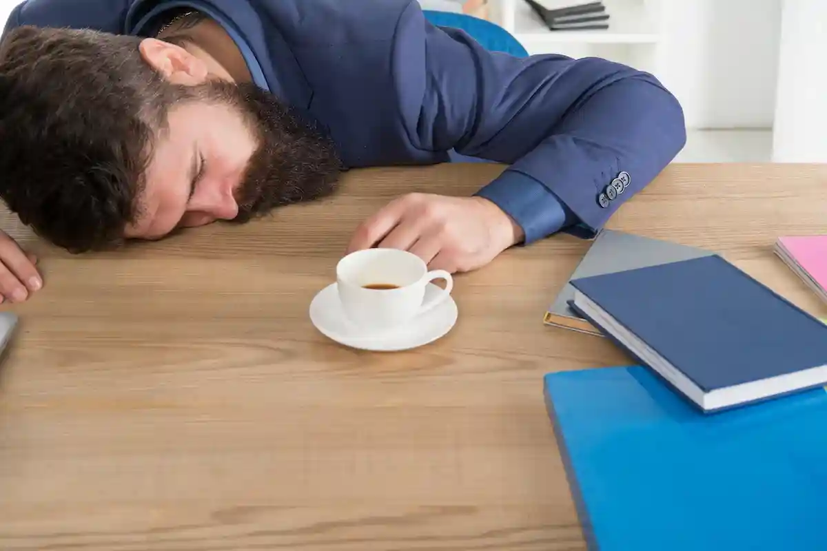 Сокращение количества кофеина поможет вам лучше спать по ночам. Фото: Just dance / Shutterstock.com. 