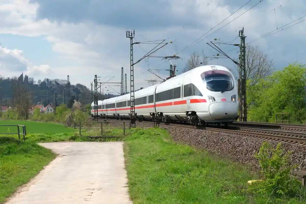 Междугородние поезда встали на севере Германии