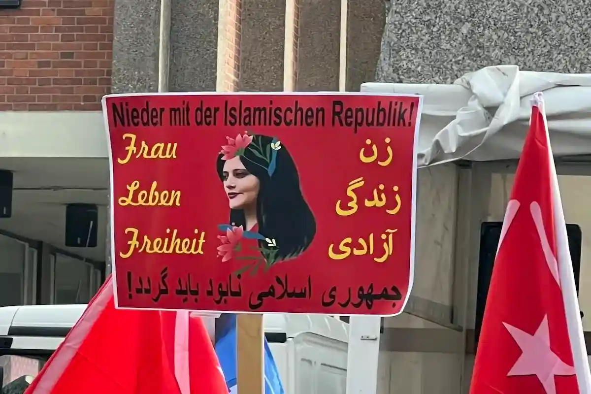 Митинги солидарности с Ираном