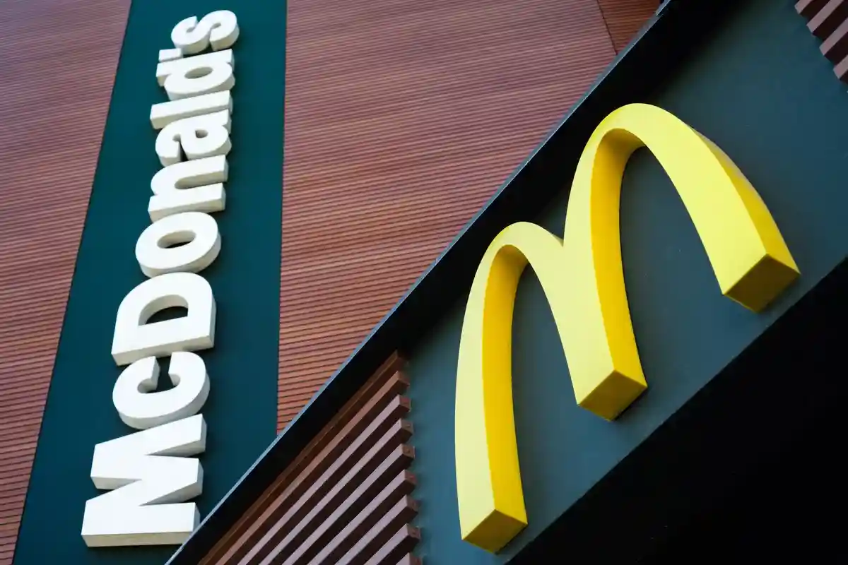 Мужчина бросил работу за 64 000 евро ради McDonald’s. Фото: 8th.creator / Shutterstock.com
