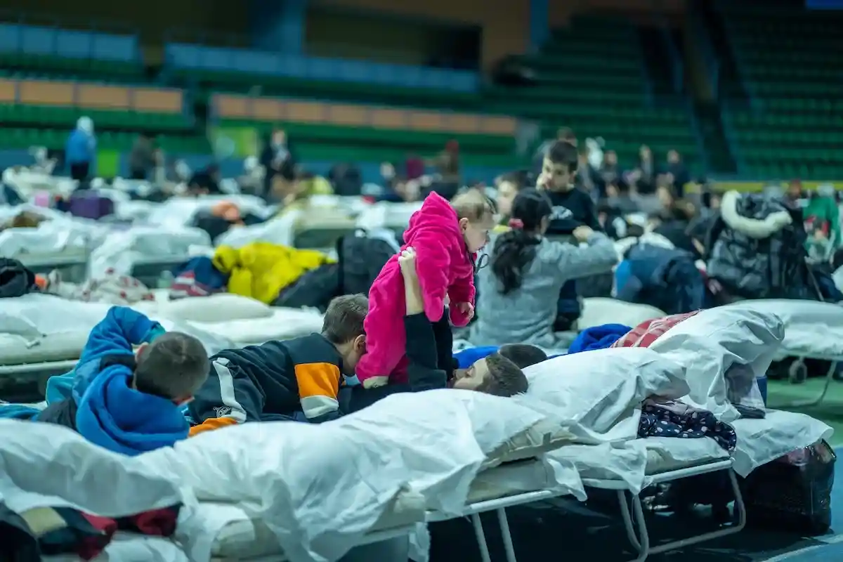 Немецкие города вводят запрет на въезд беженцев. Спальные места остаются в спортивных залах. Фото: Sid0601 / shutterstock.com