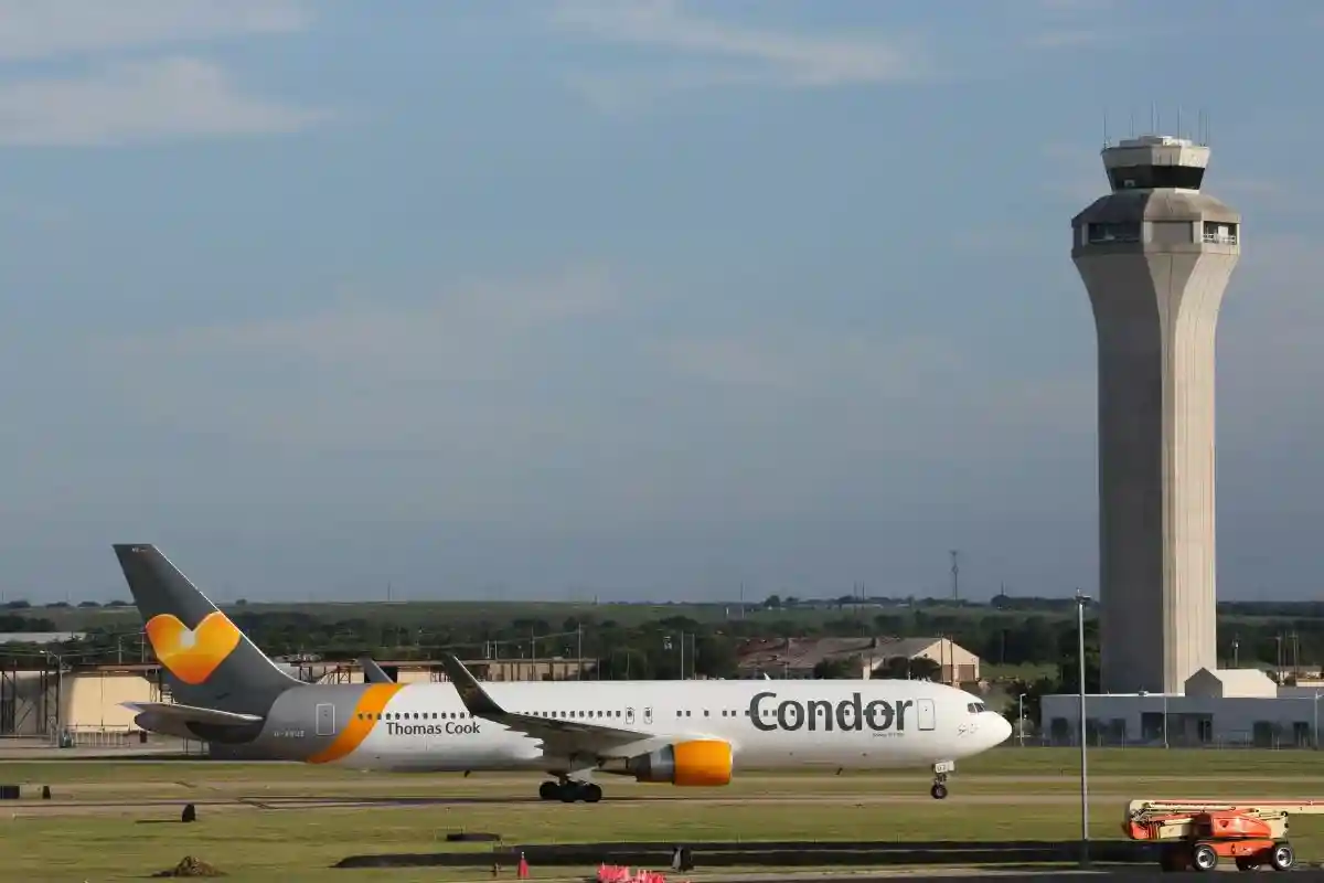 Авиакомпания Condor монетизировала даже ручную кладь: за ее провоз на полке придется доплатить. Фото: Condor Airlines / twitter.com