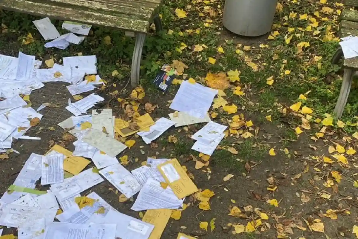 Официальные письма найдены в парке Берлина фото 1