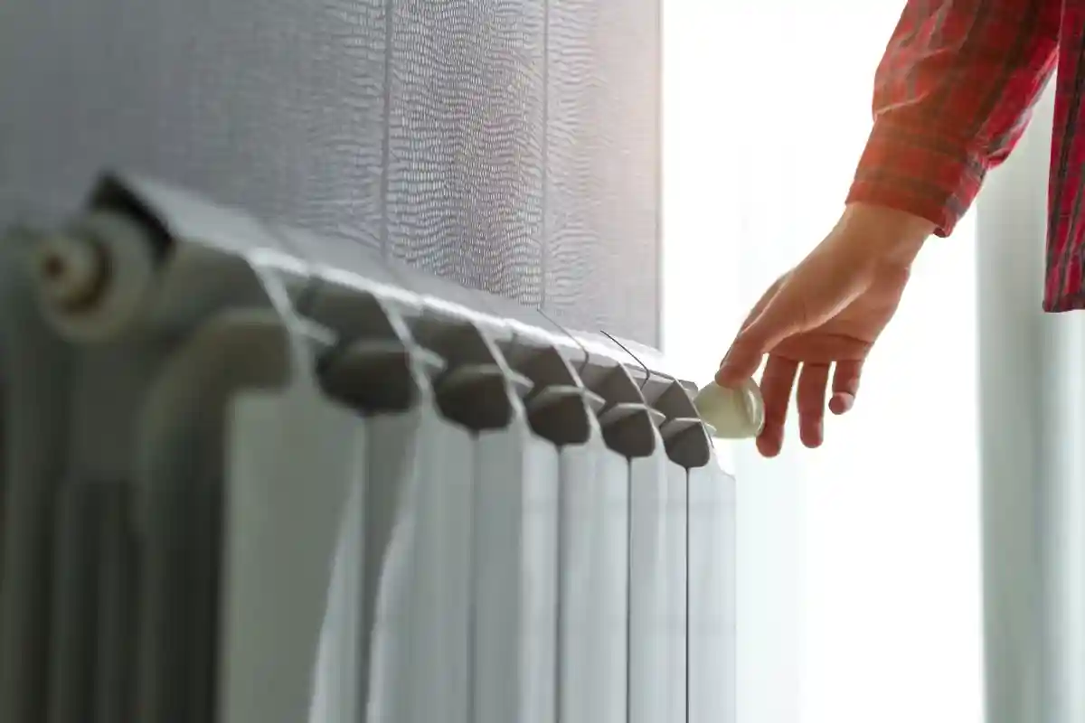Светоотражающая пленка снизит потерю тепла на треть. Фото: goffkein.pro / Shutterstock.