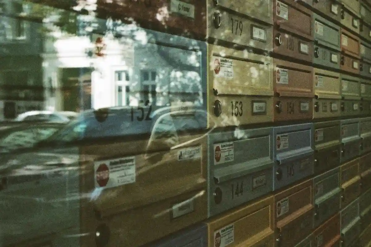 Не все знают, как подписывать почтовый ящик в Германии. Фото: Bogdan Cadar / unsplash.com