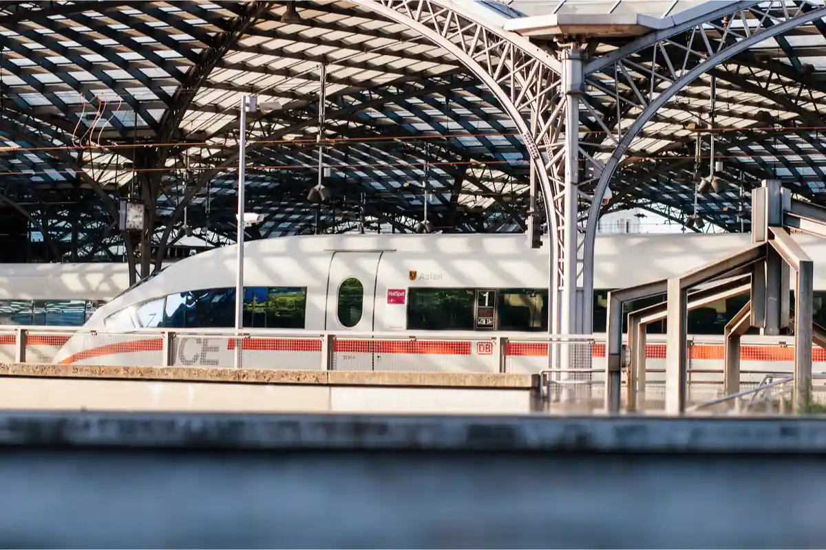 Поезда Deutsche Bahn заставляют пассажиров ждать. Фото: Hadrian / Shutterstock.