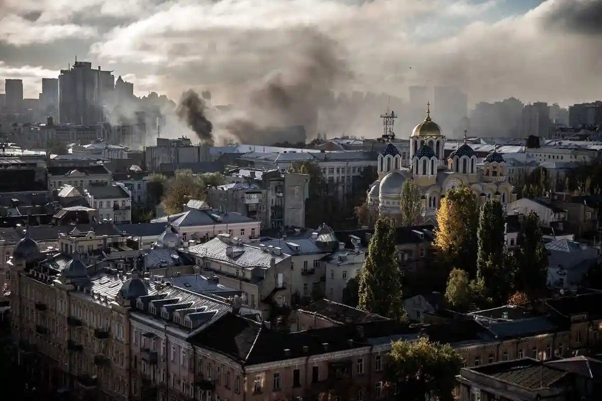 Киев после ударов российских ракет 10 октября 2022 года. Фото: Finbarr O'Reilly