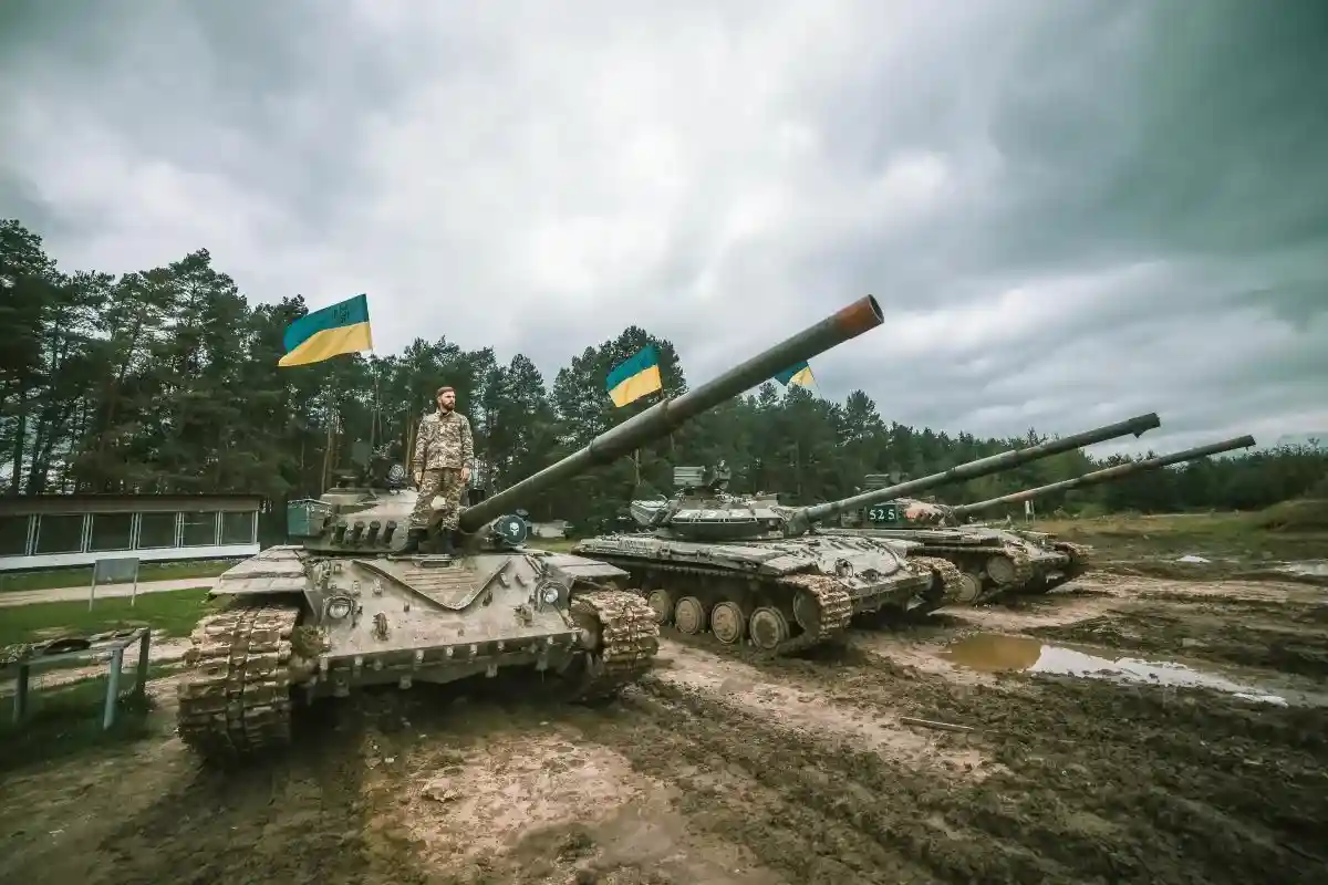 Поставки оружия Киеву