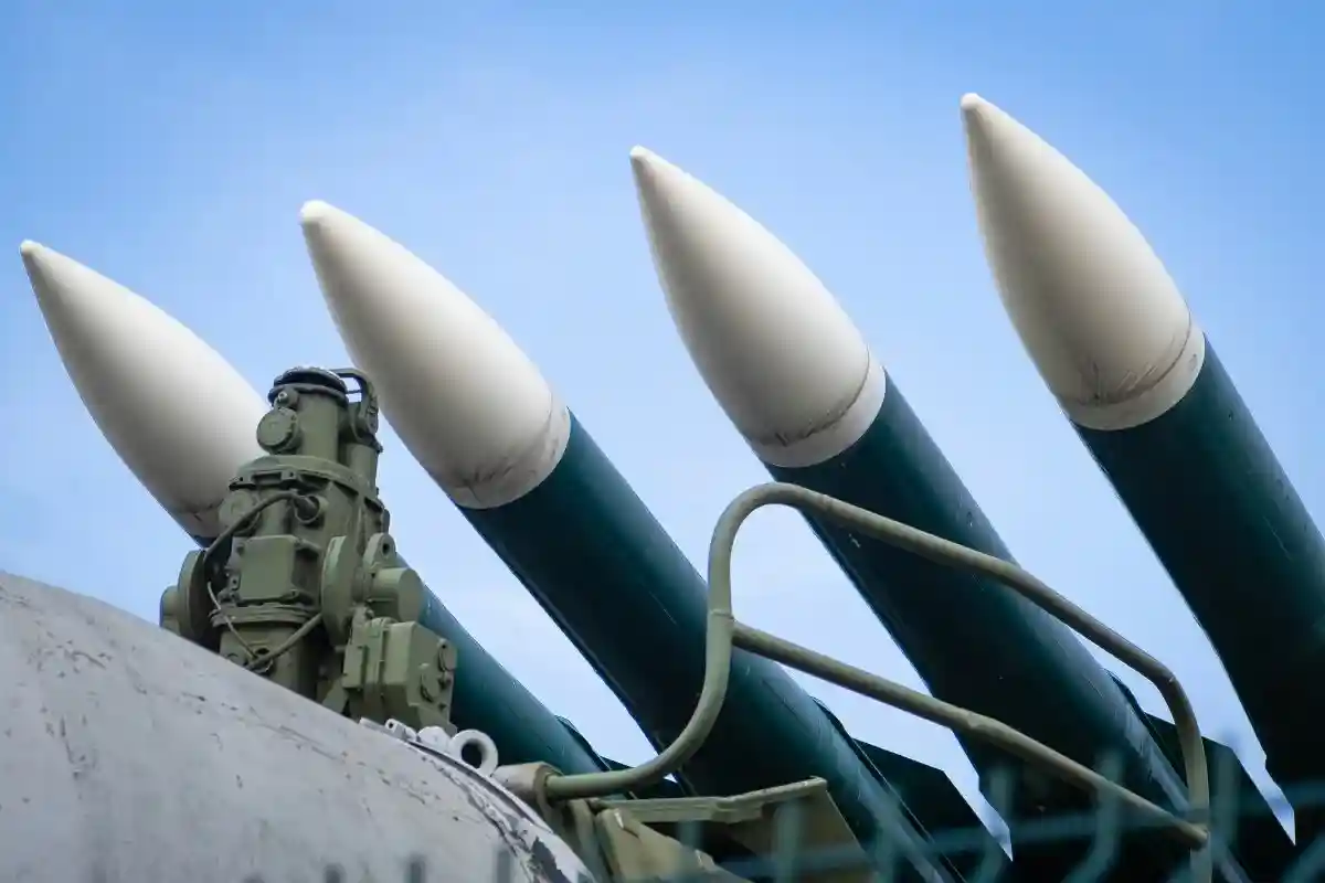 Применит ли Путин ядерное оружие: эксперты считают, что атомная бомбардировка вряд ли поможет России в войне. Фото: Den4is / shutterstock.com