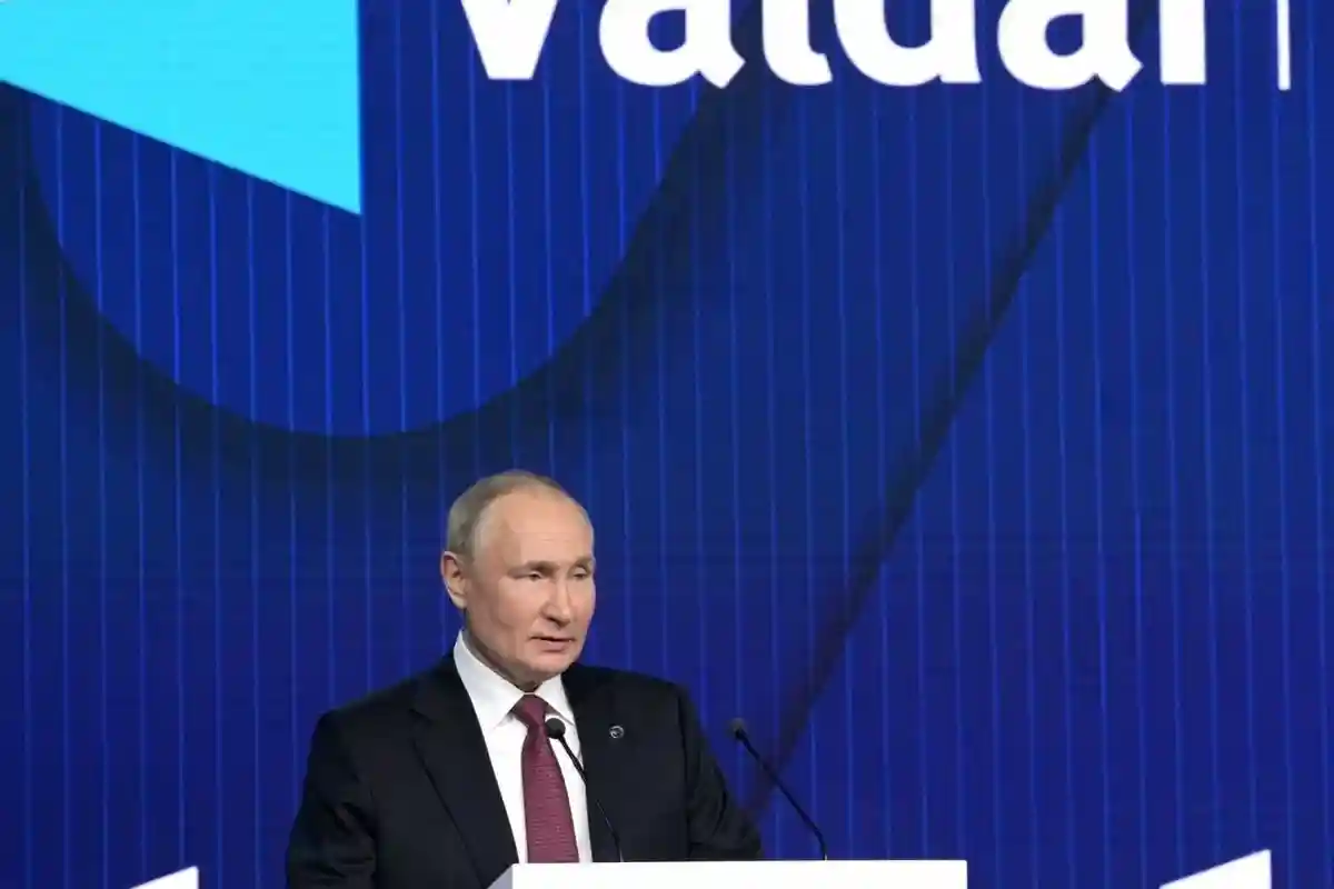 Путин обвинил Запад во время форума в Москве