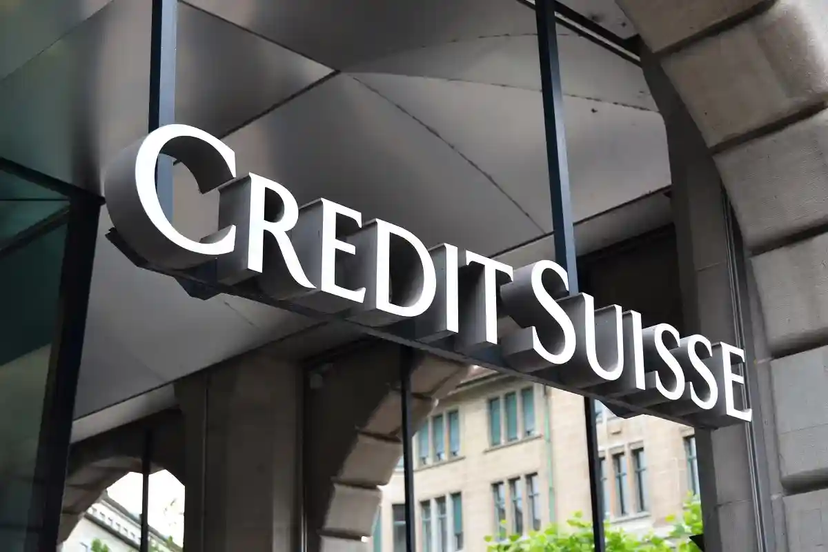 Credit Suisse, системообразующий банк мирового масштаба и второй по величине кредитор Швейцарии, оказывается если не на грани банкротства, то, по крайней мере, заложником спекуляций на эту тему. Фото: Pincasso / shutterstock.com