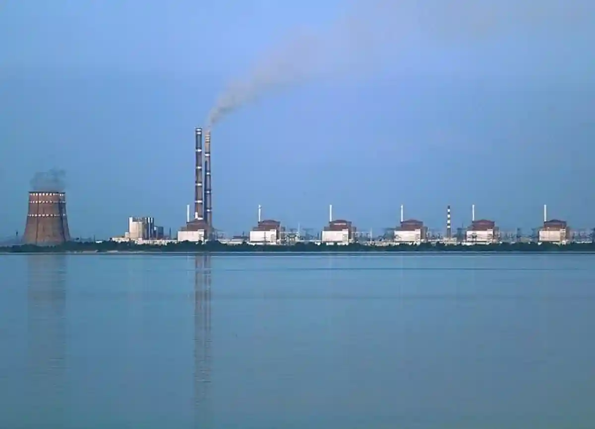 Россияне заминировали дамбу Каховской ГЭС. Фото: @zerkalo_io / telegram