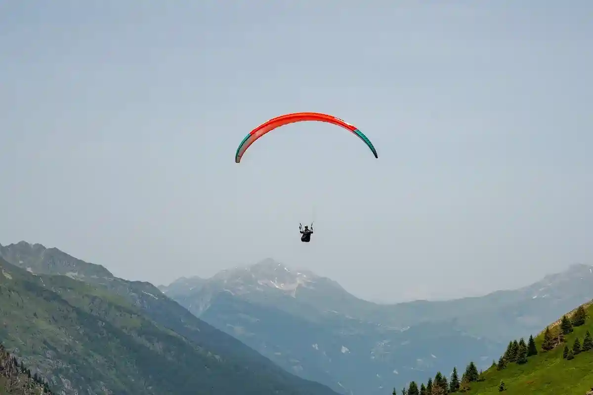 Смертельный прыжок с парашютом в Шварцвальде — первый за долгое время. Фото: dendoktoor / pixabay.com
