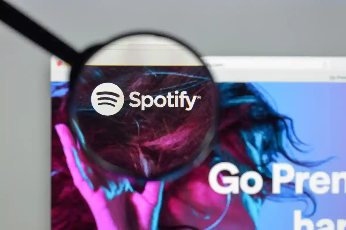 Spotify продолжает получать подписчиков: прирост несмотря на кризис. Фото: Casimiro PT / Shutterstock